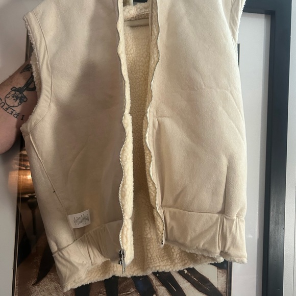 Heimish Sherpa hooded vest - Picture 2 of 2